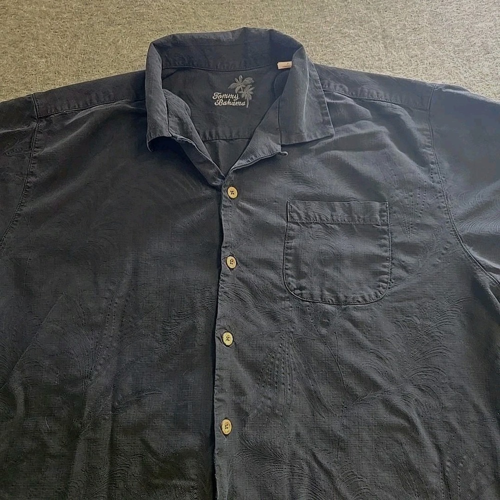 Tommy Bahama Shirt Mens XL Black 100% Silk Button Up Palm Camp Hawaiian Vacation